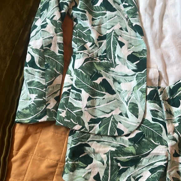 Stunning Joie linen tropical shorts and jacket set - Picture 6 of 8